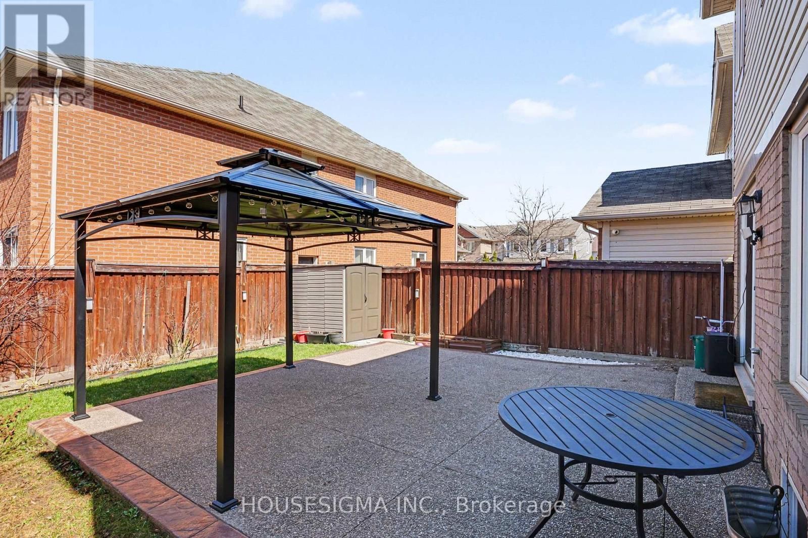 65 BLEASDALE AVENUE Image 24