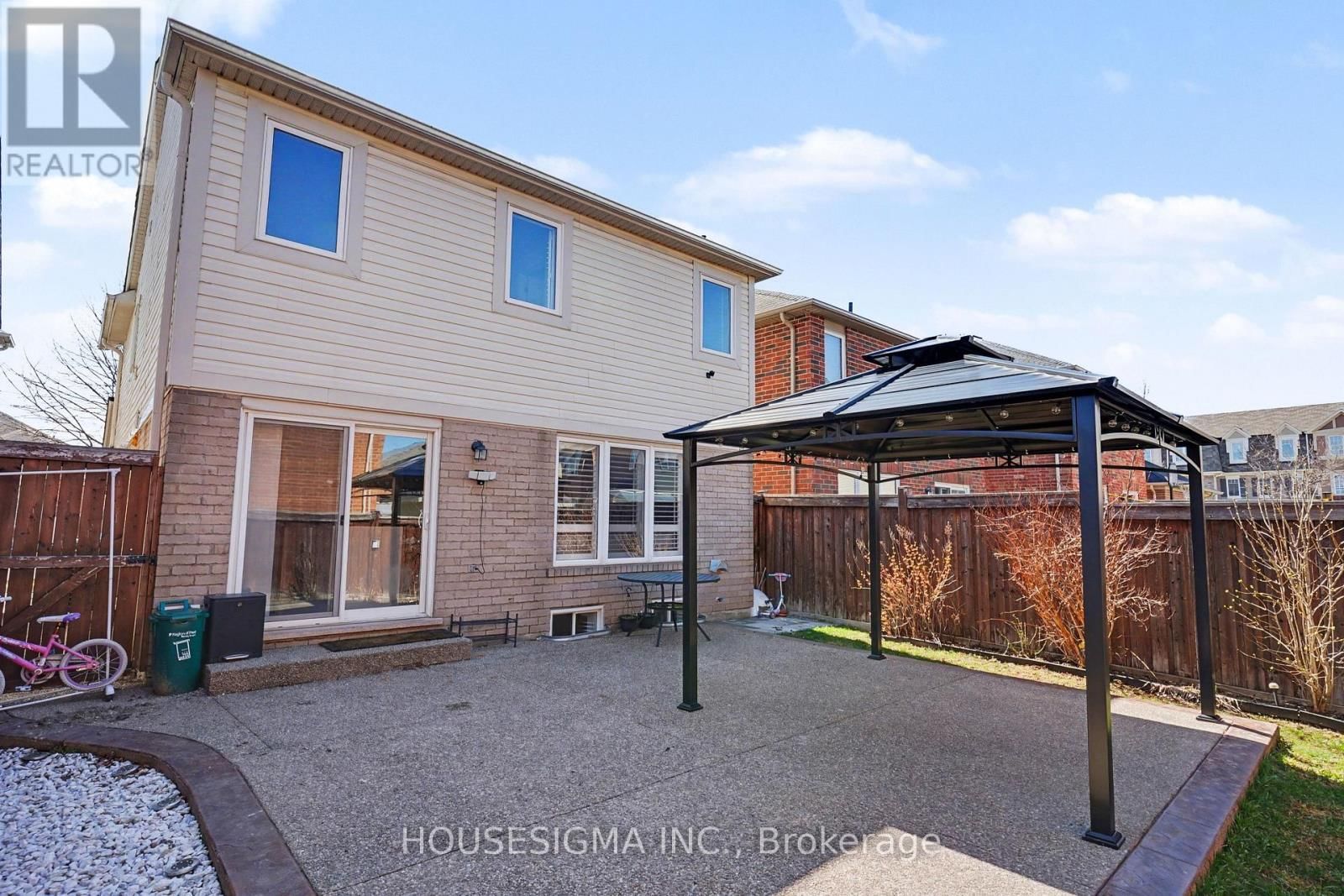 65 BLEASDALE AVENUE Image 25