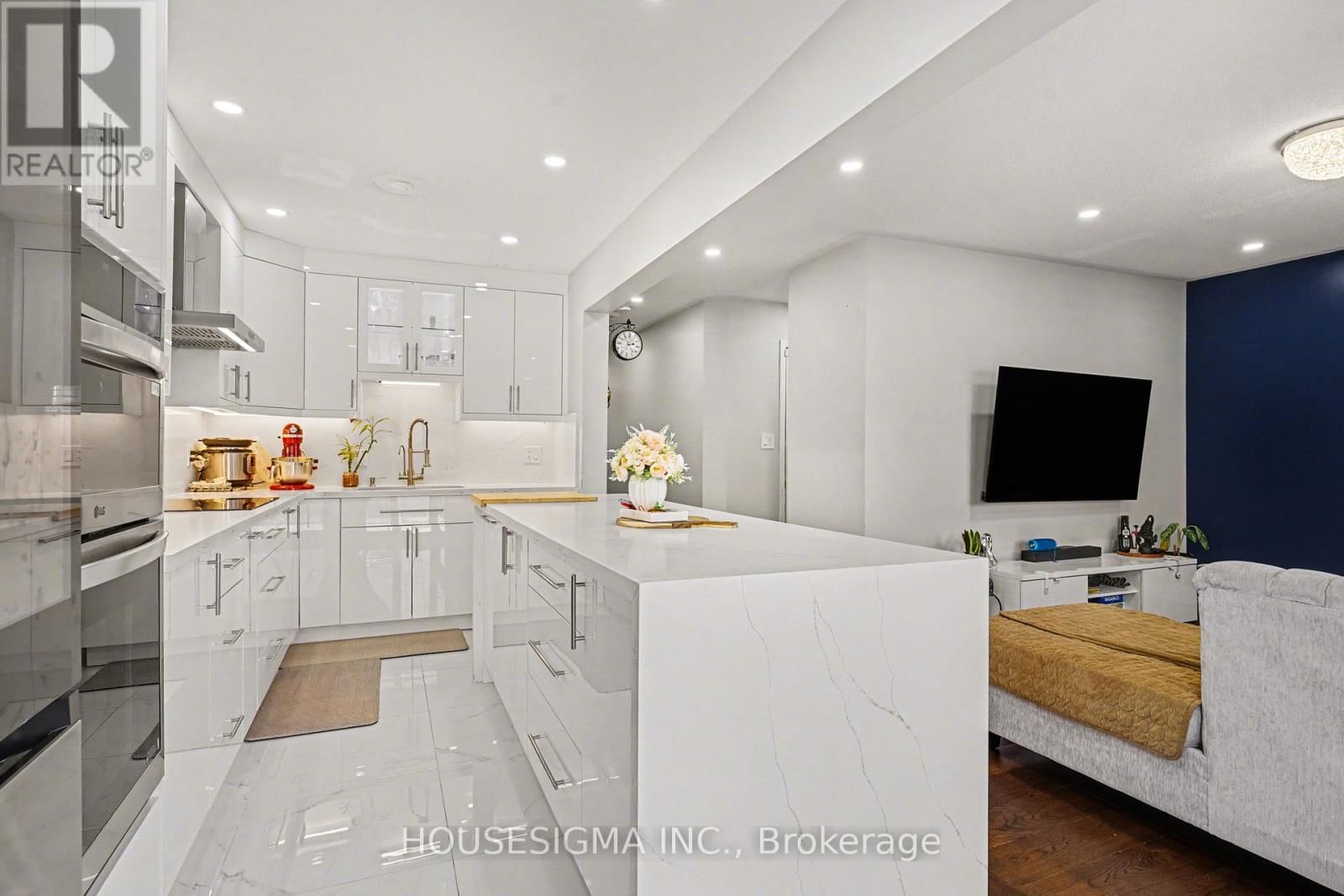 65 BLEASDALE AVENUE Image 6