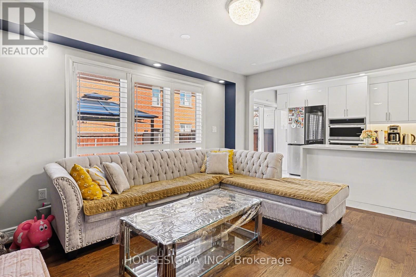 65 BLEASDALE AVENUE Image 7