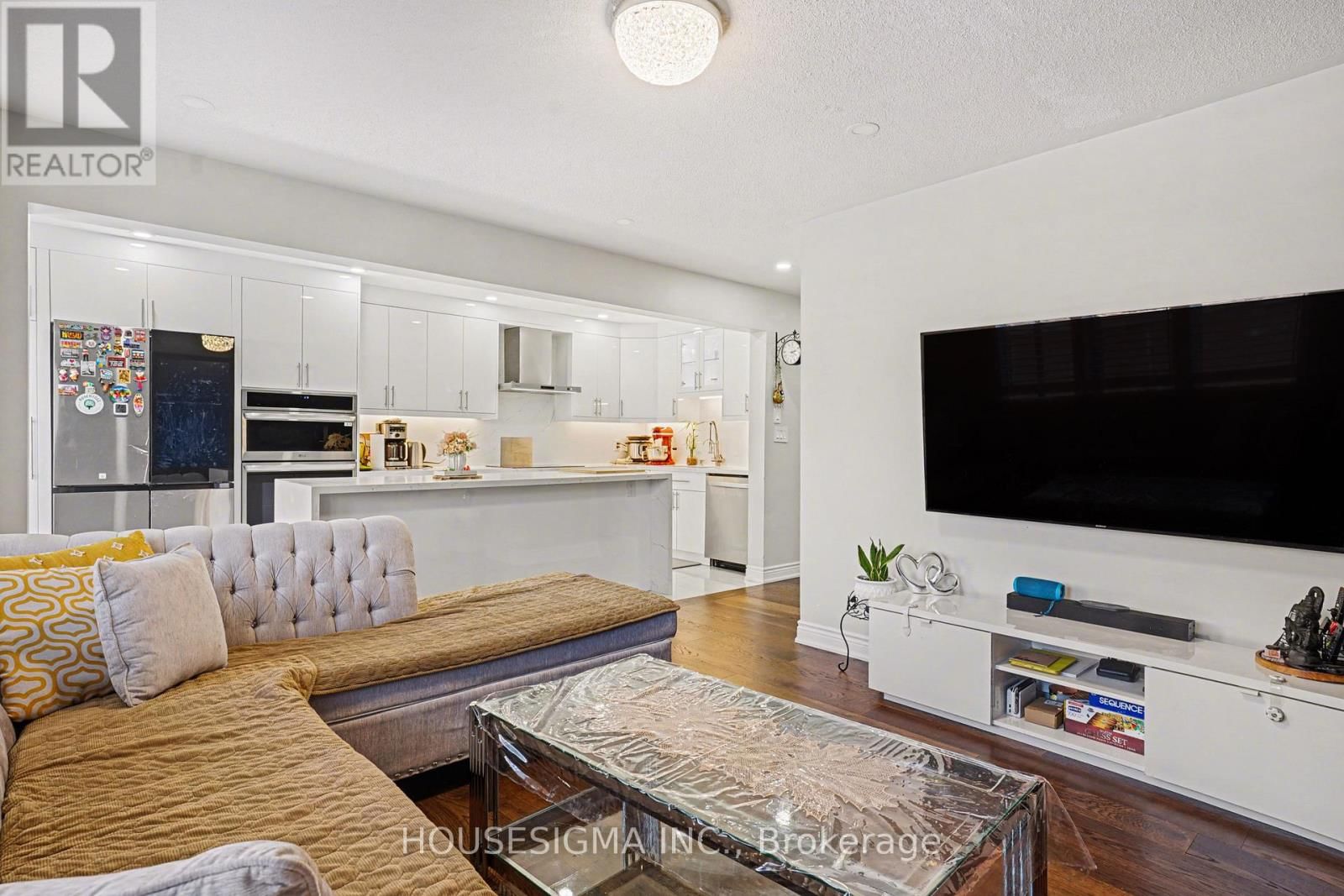 65 BLEASDALE AVENUE Image 8