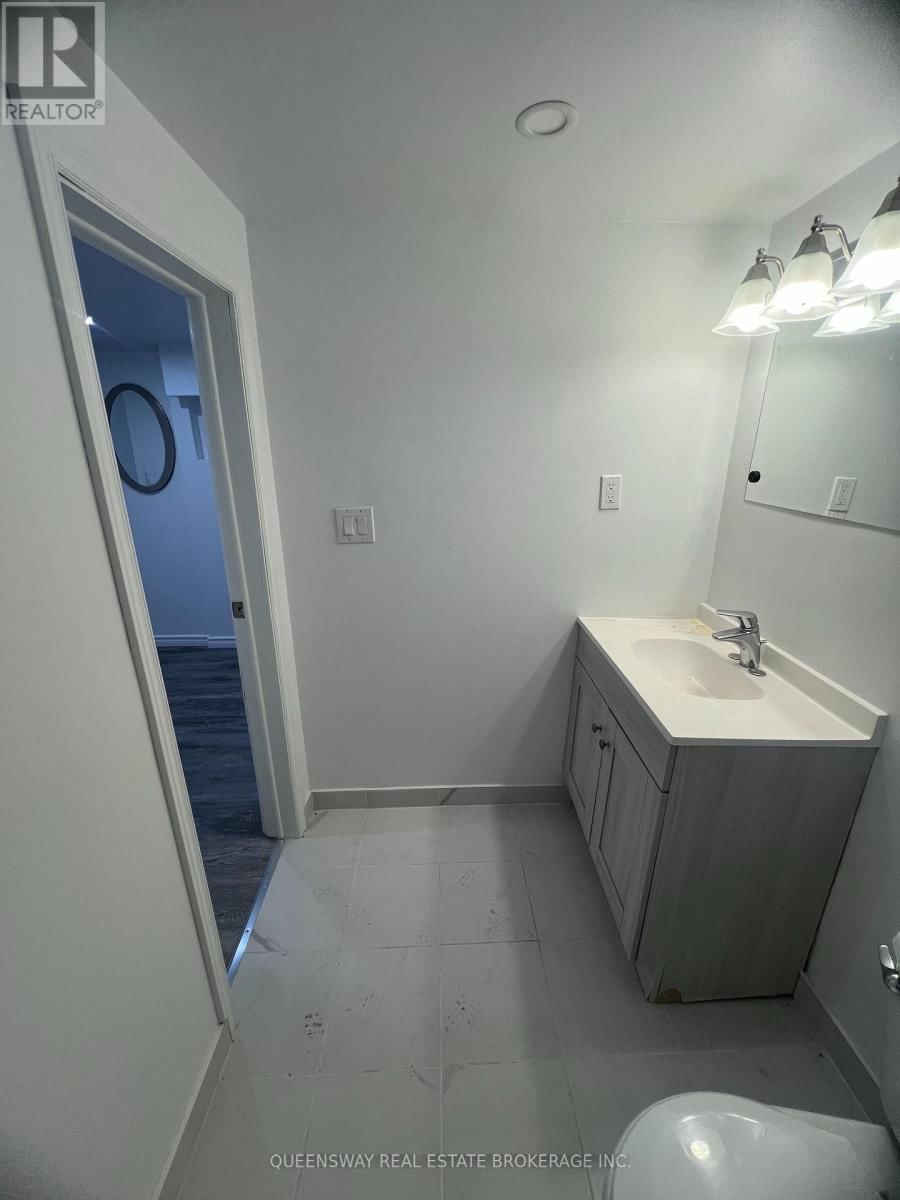 1389 LANSDOWNE AVENUE Image 5