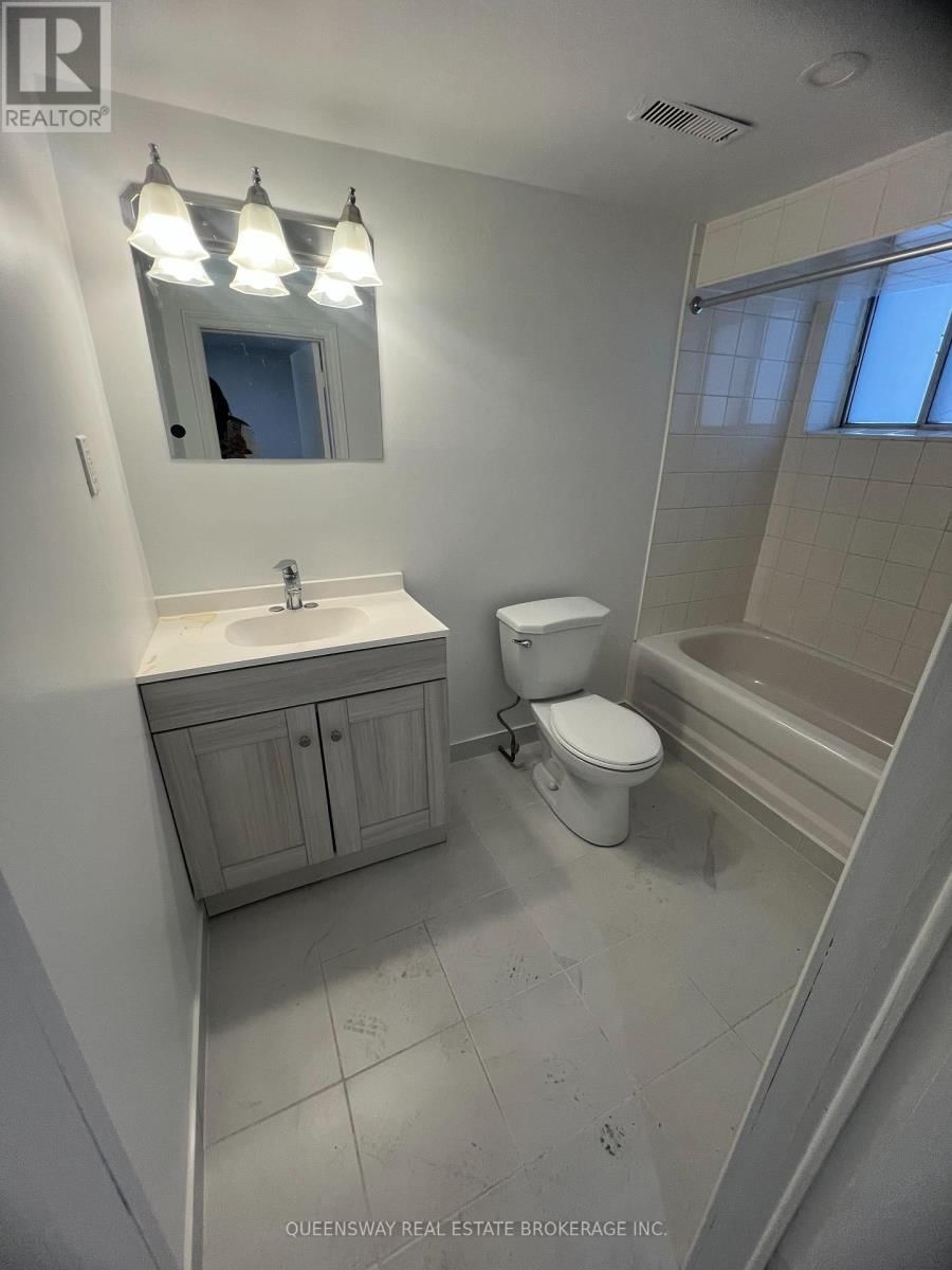 1389 LANSDOWNE AVENUE Image 7