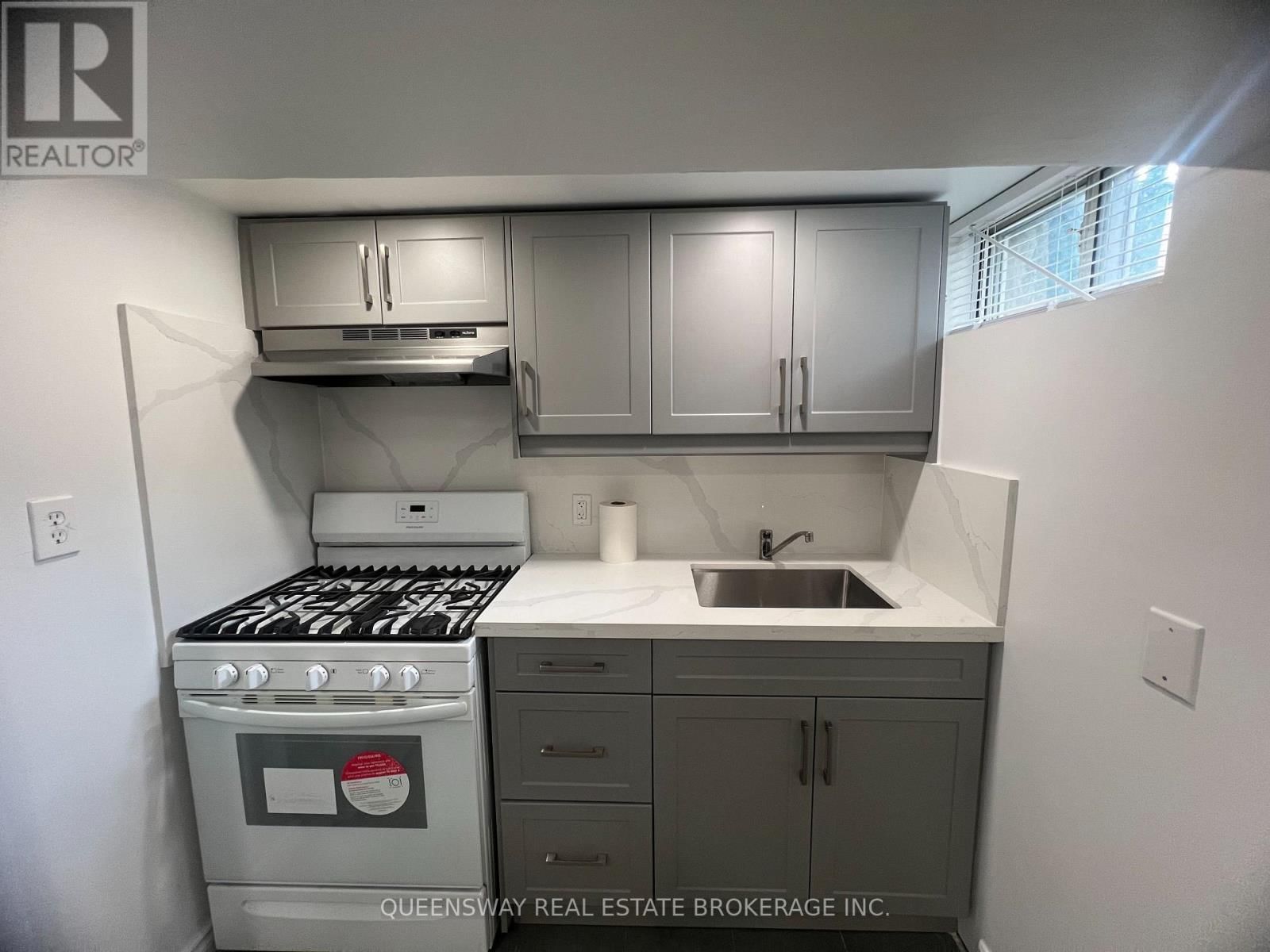 1389 LANSDOWNE AVENUE Image 9