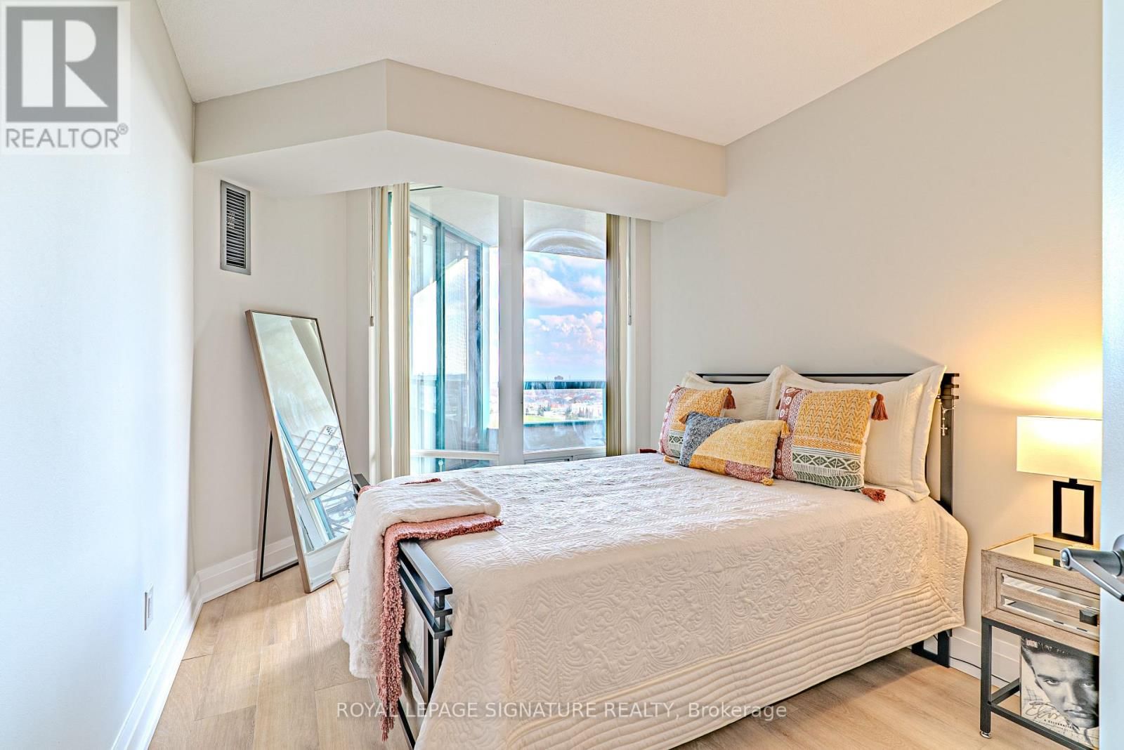 1206 - 550 WEBB DRIVE Image 13