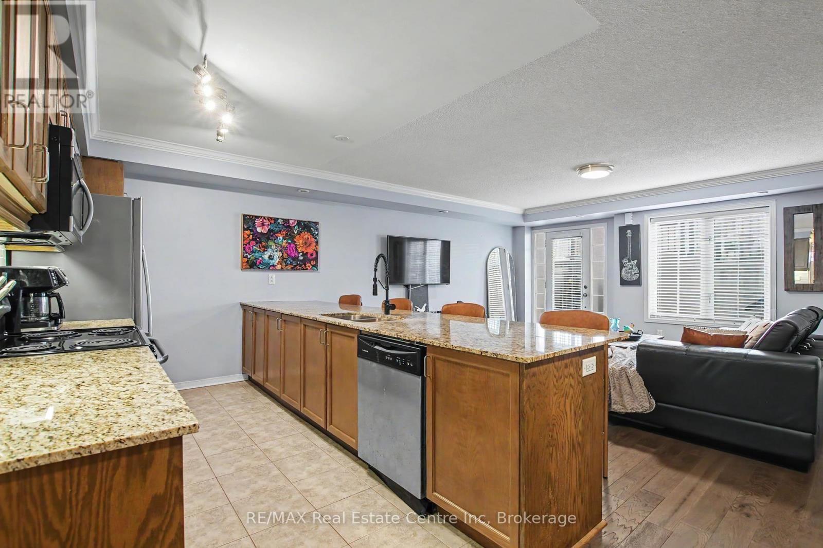 13 - 5 ARMSTRONG STREET Image 11