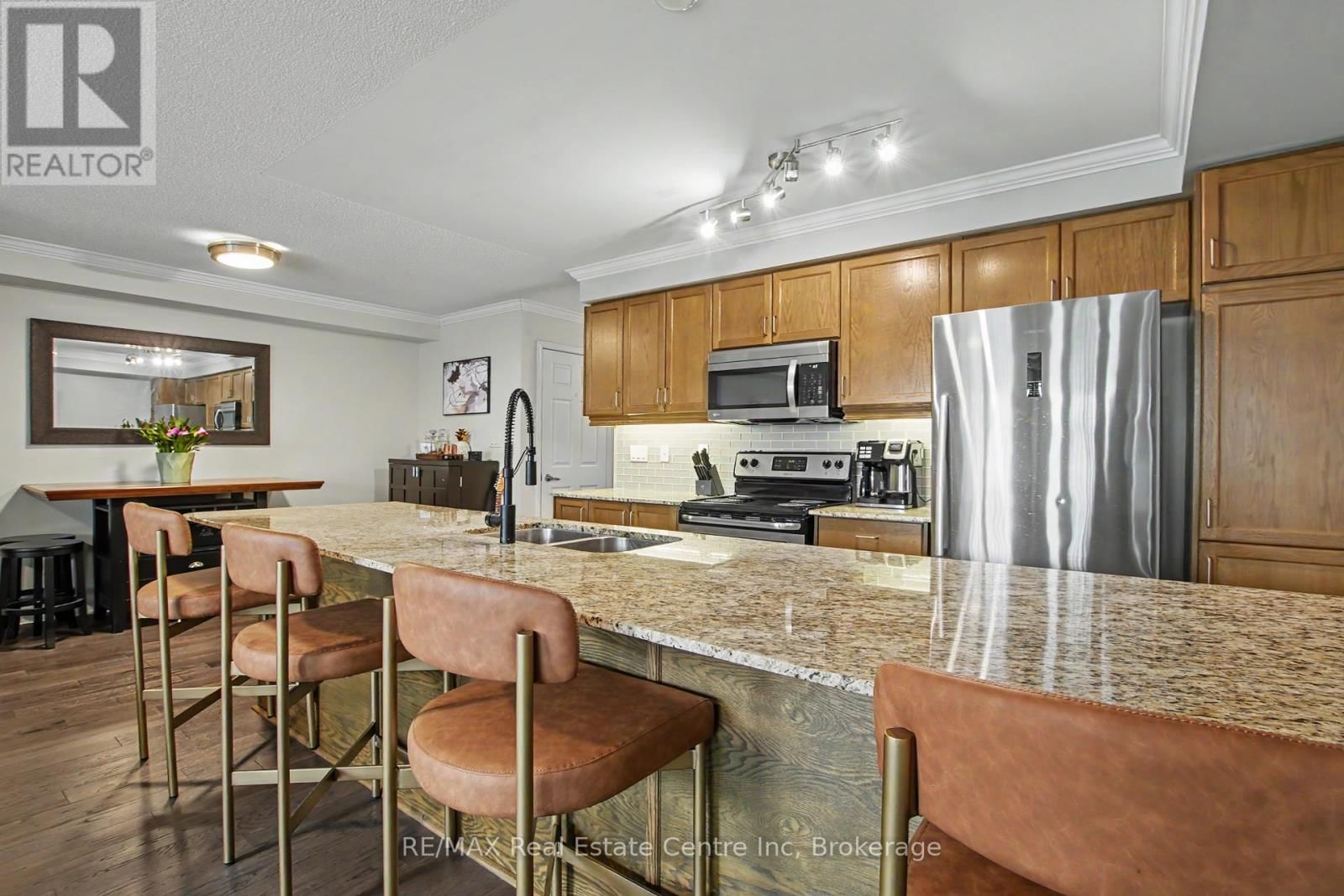 13 - 5 ARMSTRONG STREET Image 12