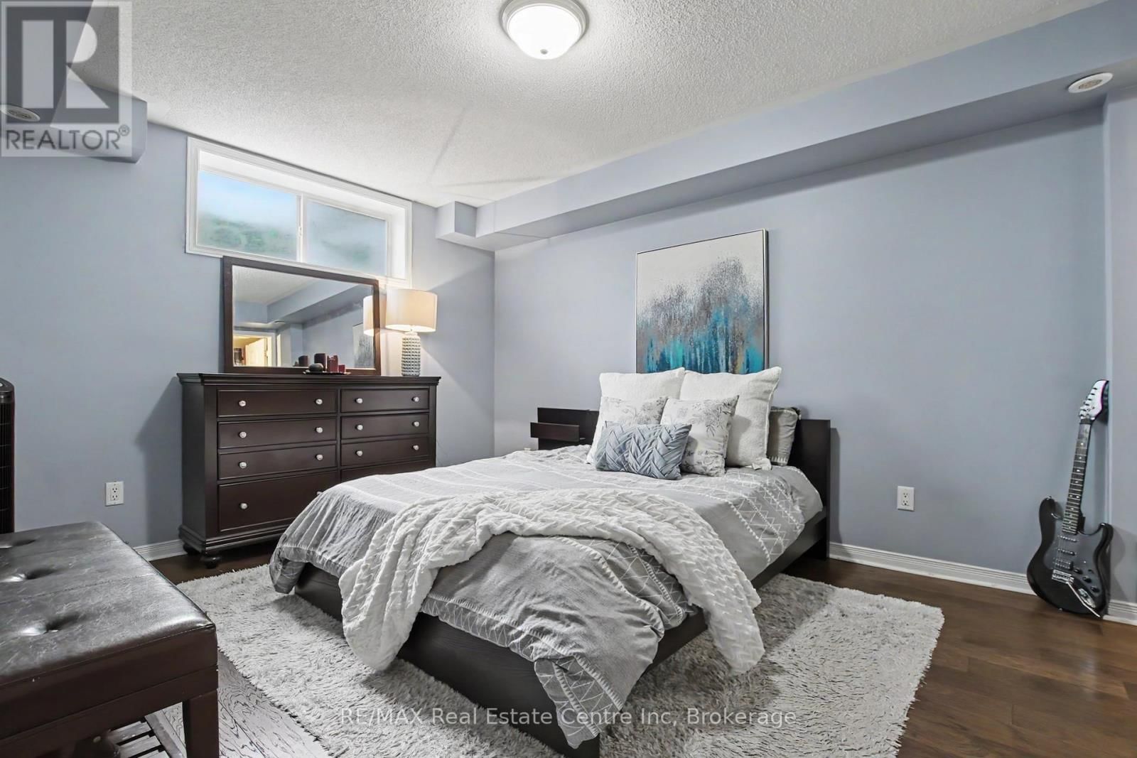 13 - 5 ARMSTRONG STREET Image 13