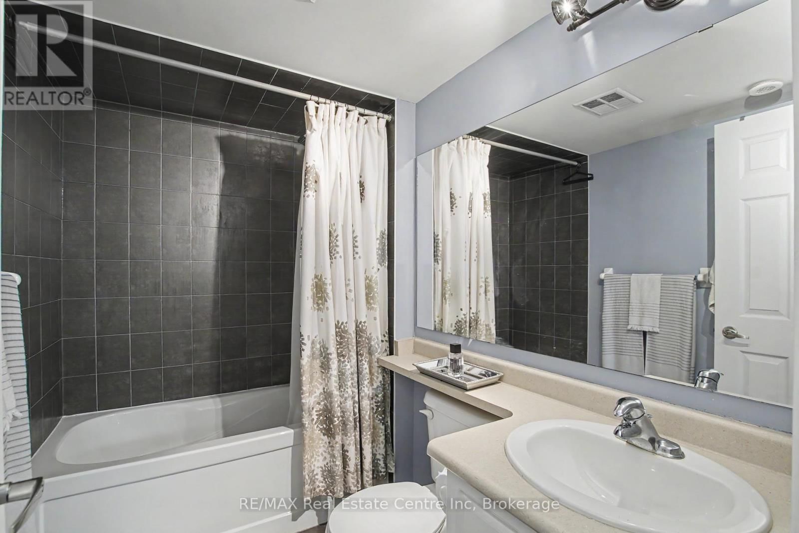 13 - 5 ARMSTRONG STREET Image 17