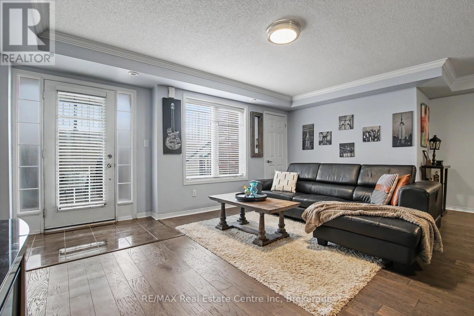 13 - 5 ARMSTRONG STREET Image 6