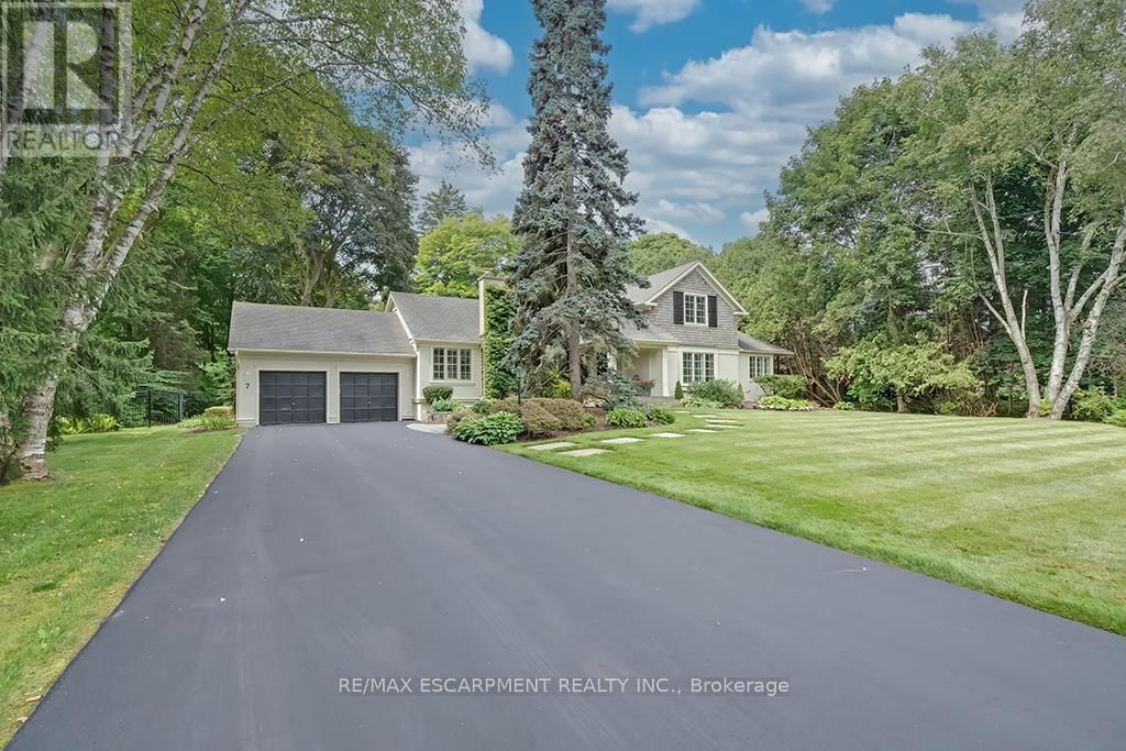 7 COLONIAL CRESCENT Image 1