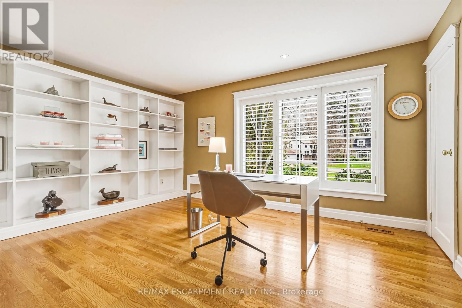 7 COLONIAL CRESCENT Image 12