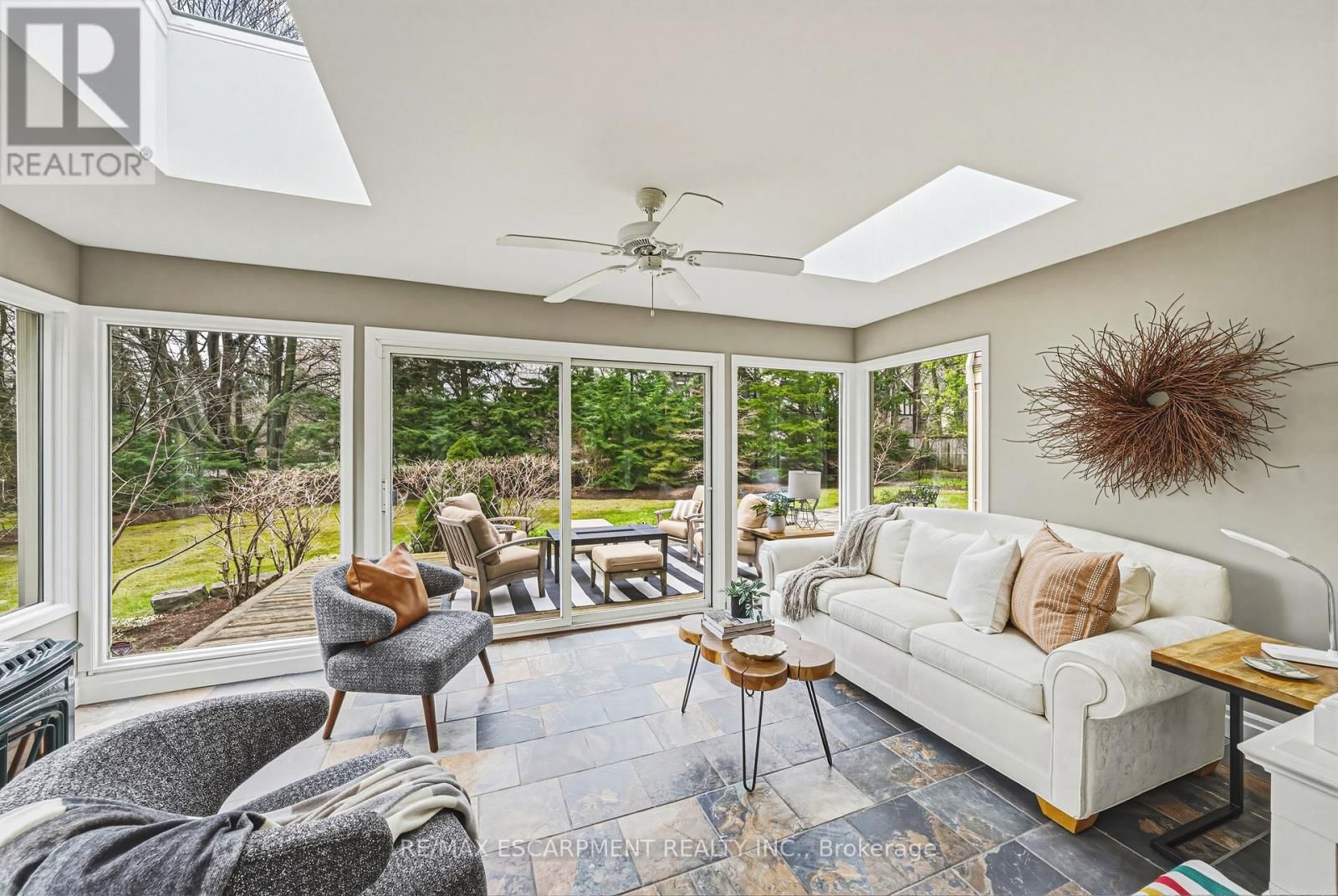 7 COLONIAL CRESCENT Image 23