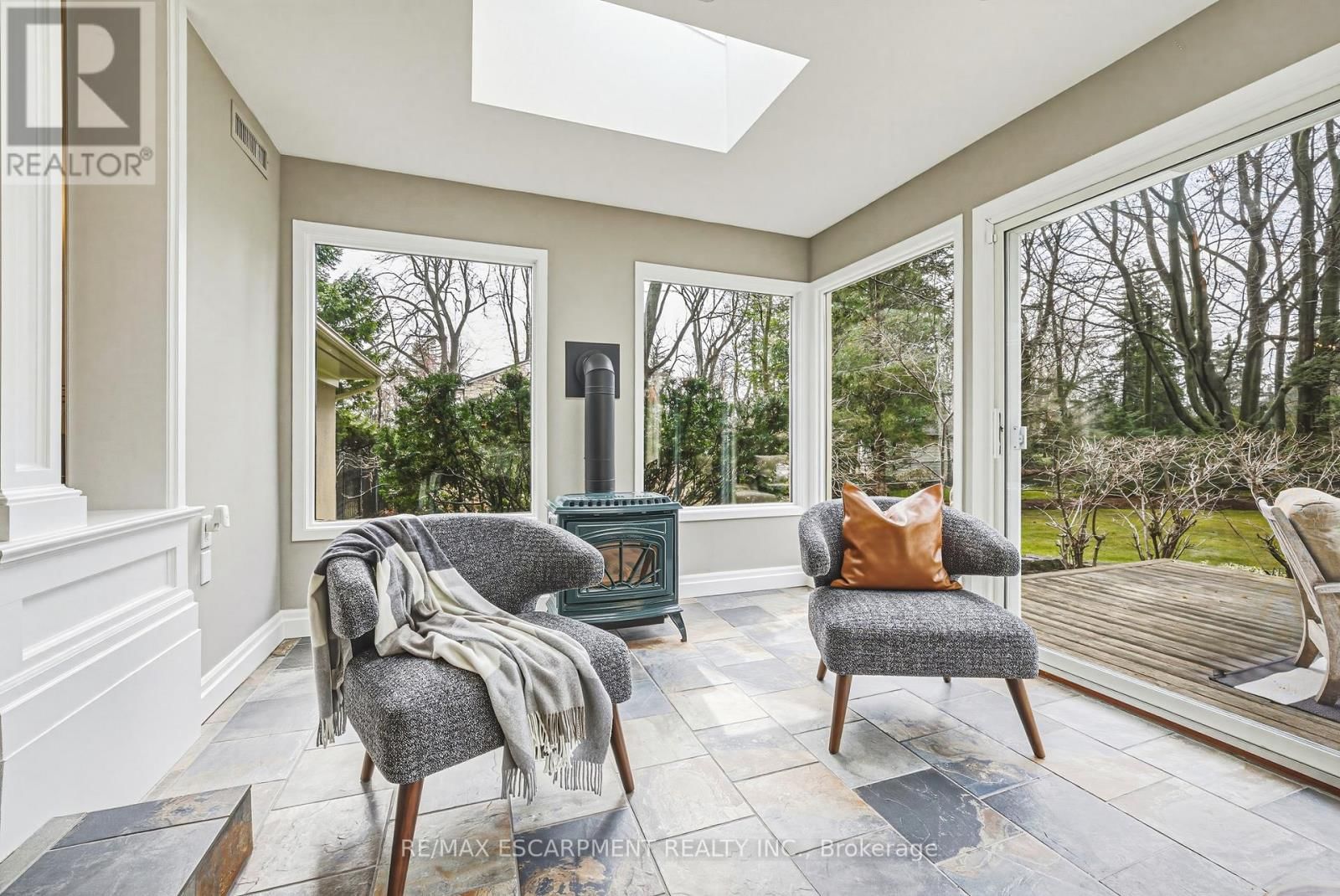 7 COLONIAL CRESCENT Image 24