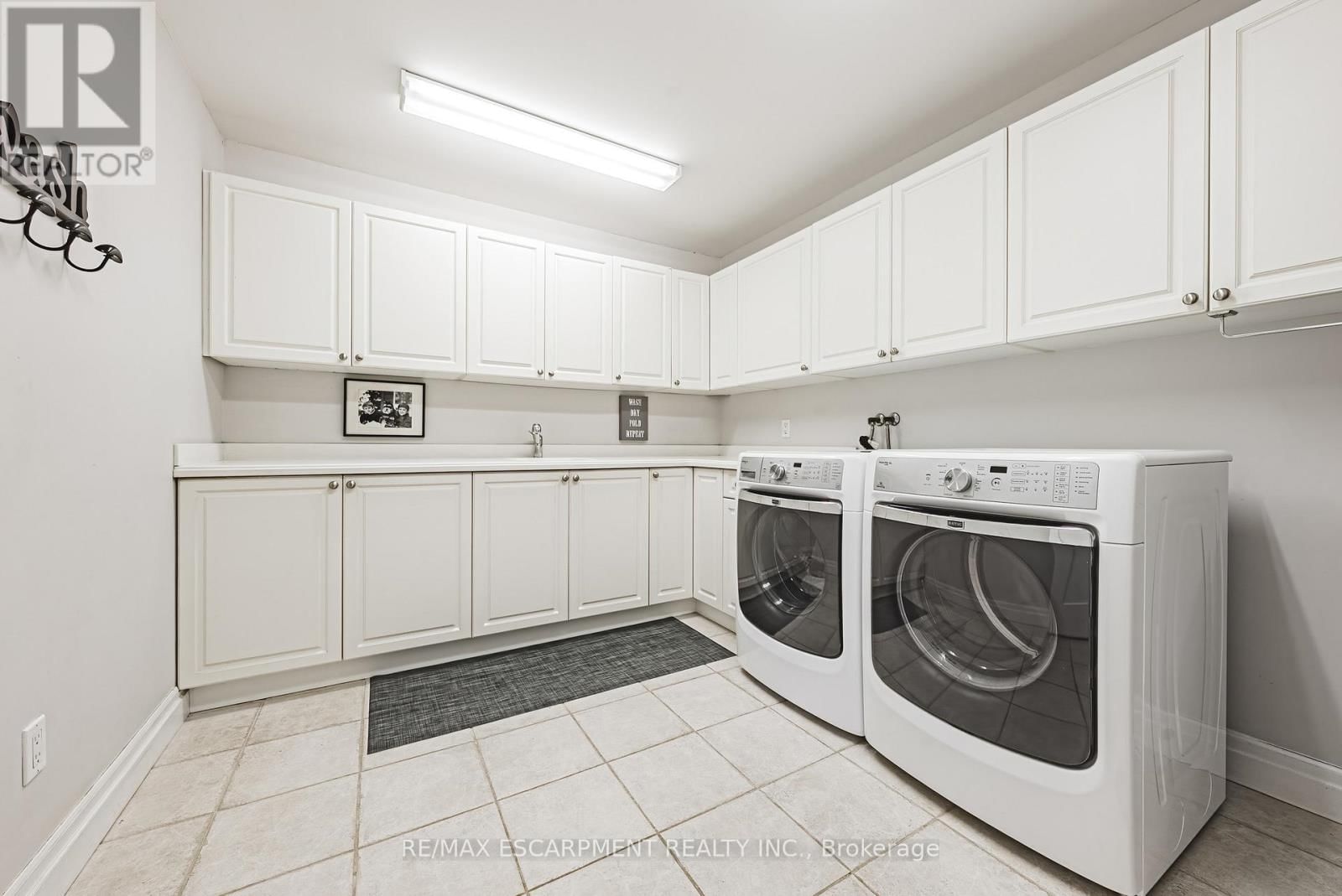 7 COLONIAL CRESCENT Image 25