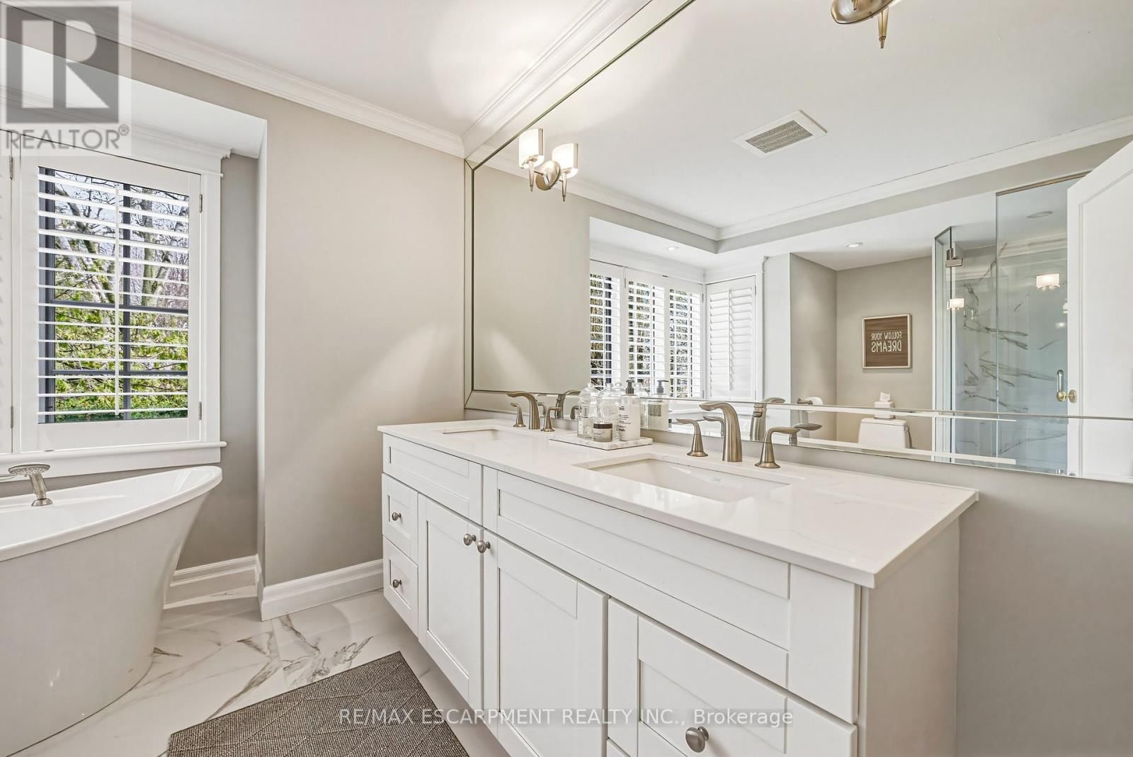 7 COLONIAL CRESCENT Image 28