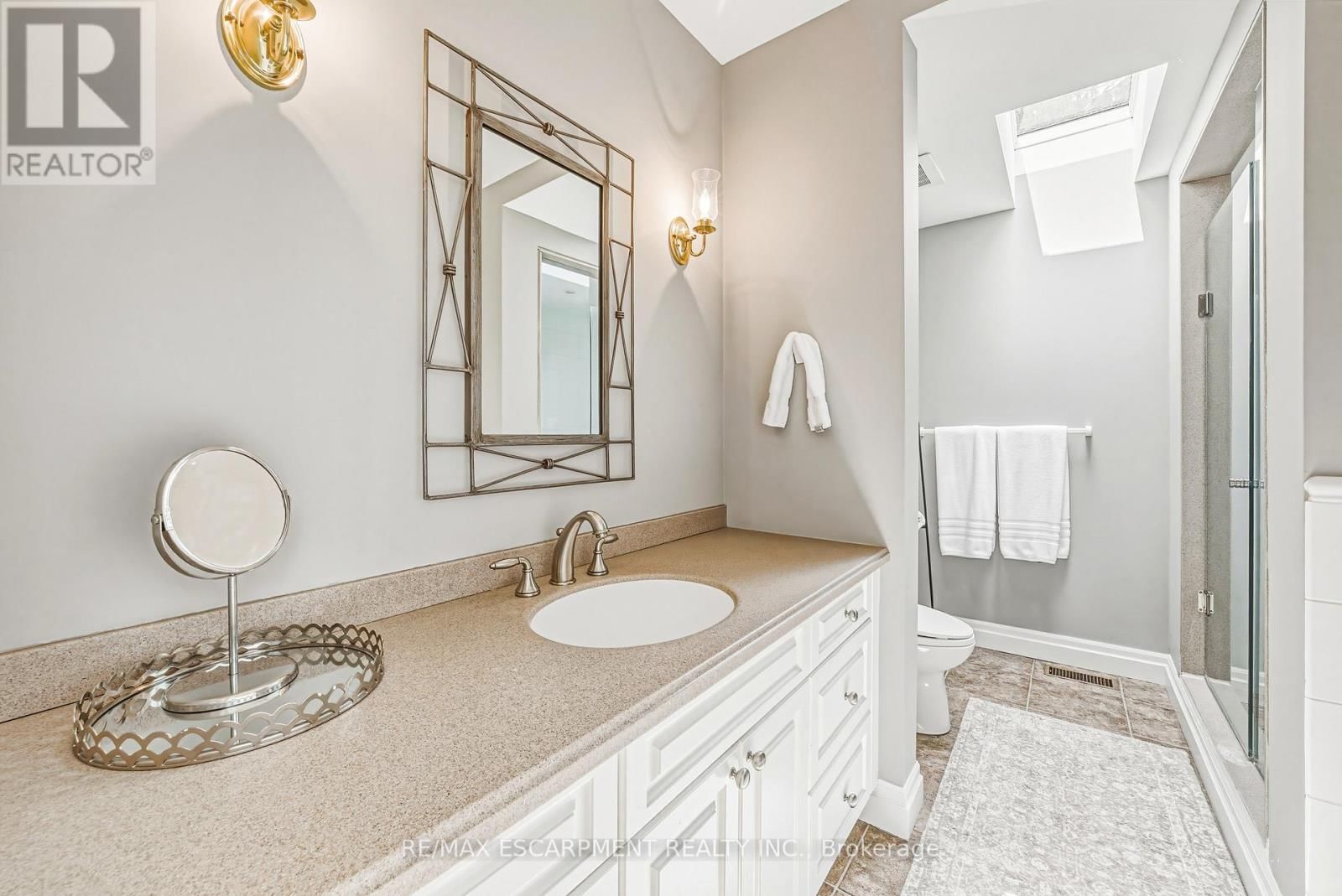 7 COLONIAL CRESCENT Image 33