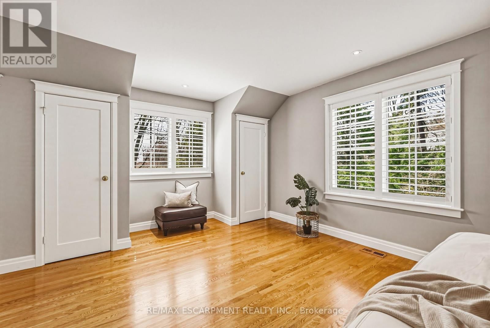 7 COLONIAL CRESCENT Image 37