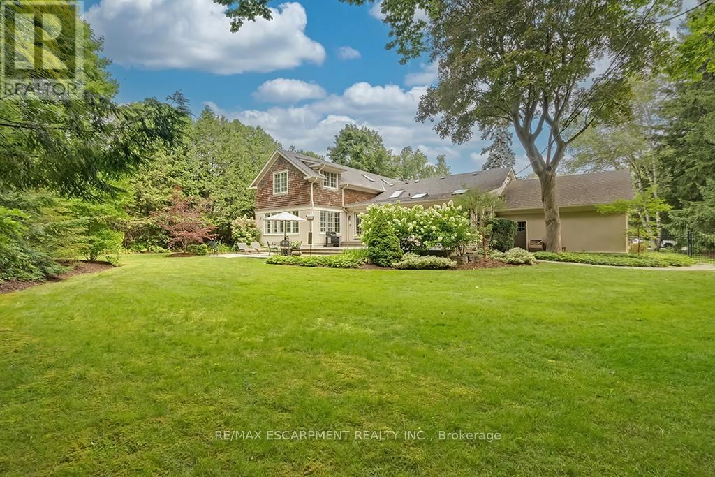 7 COLONIAL CRESCENT Image 46