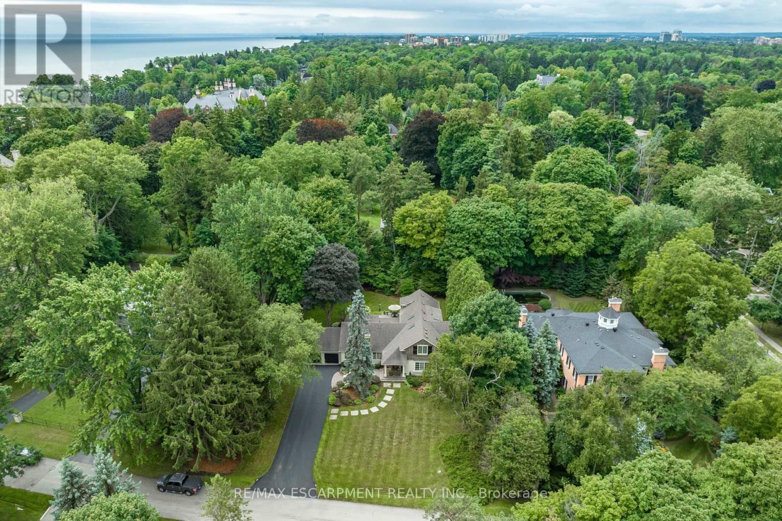 7 COLONIAL CRESCENT Image 48