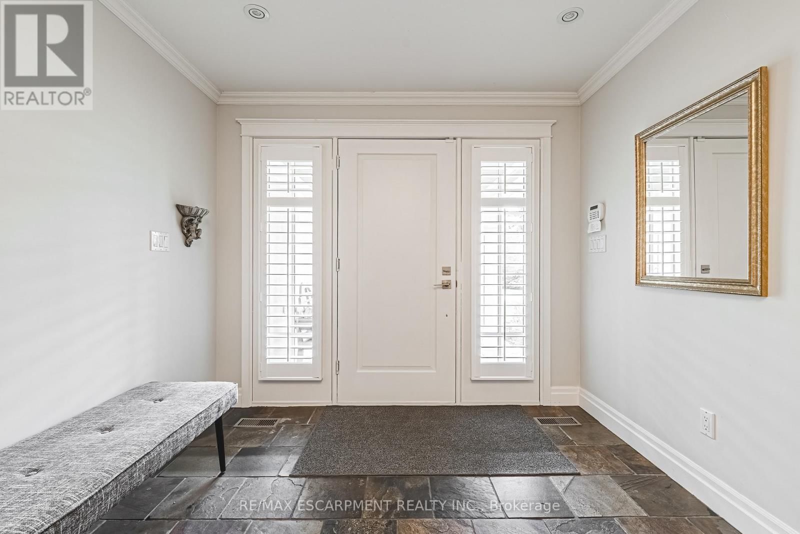 7 COLONIAL CRESCENT Image 7