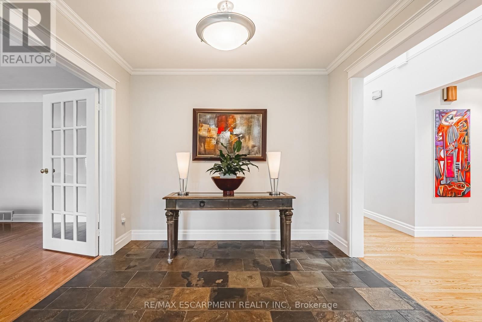 7 COLONIAL CRESCENT Image 8