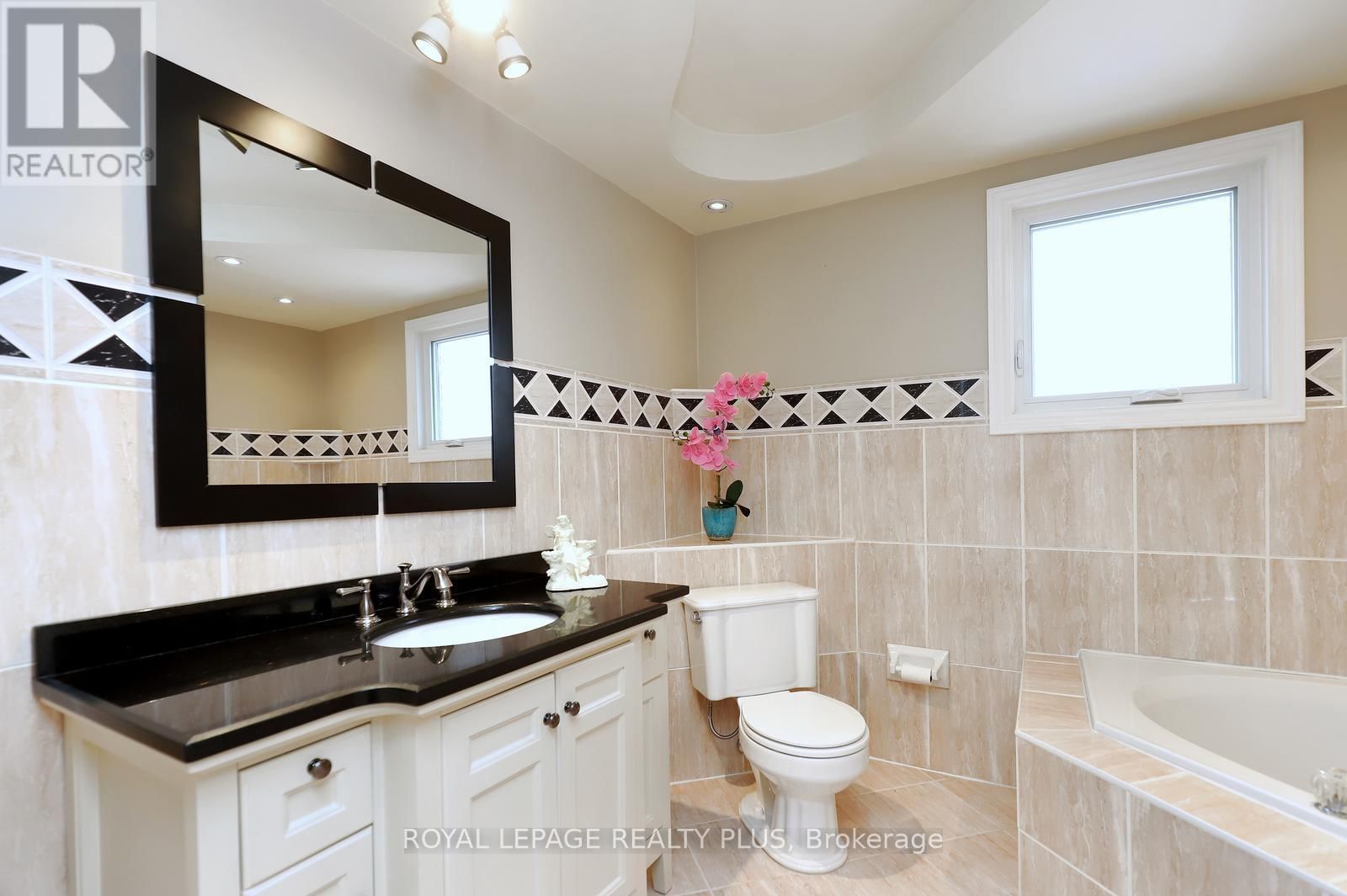 1086 HEDGE DRIVE Image 30