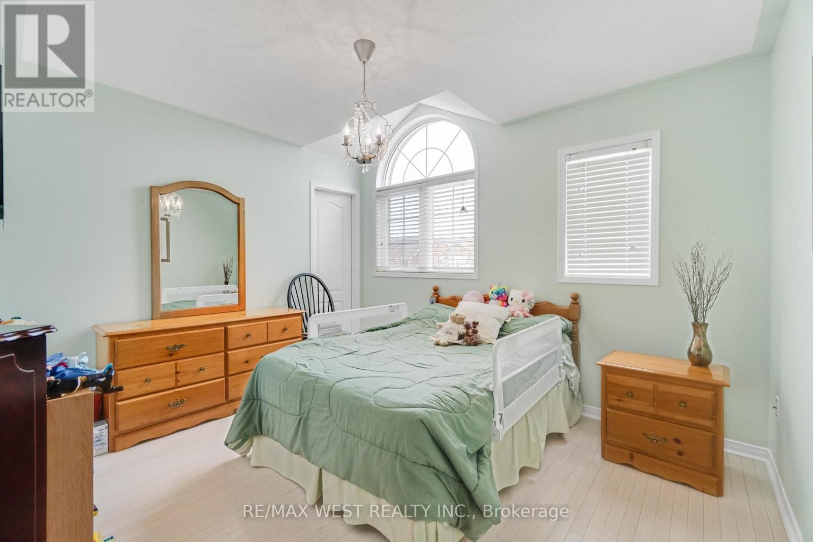 44 CREEKWOOD DRIVE Image 12