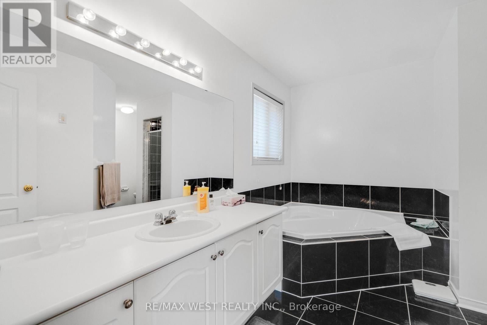 44 CREEKWOOD DRIVE Image 9