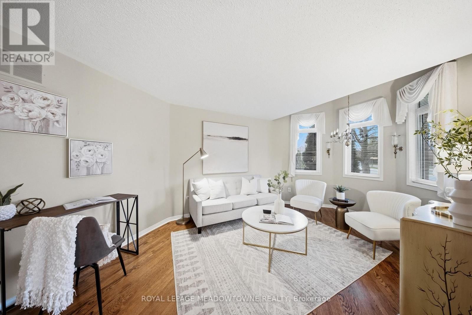 20 HUFFMANN DRIVE Image 12