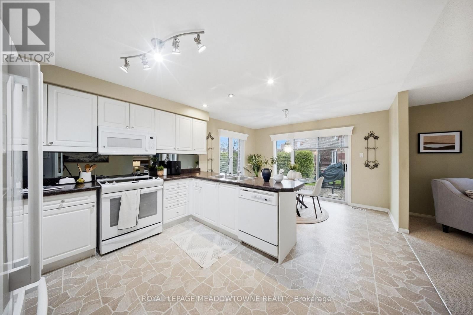 20 HUFFMANN DRIVE Image 18