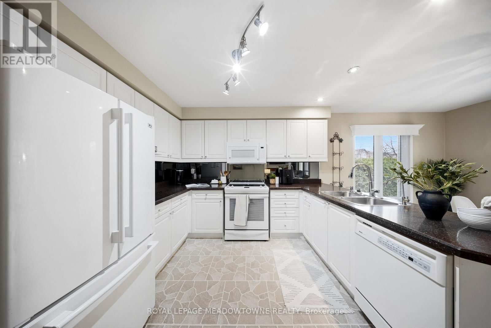 20 HUFFMANN DRIVE Image 19