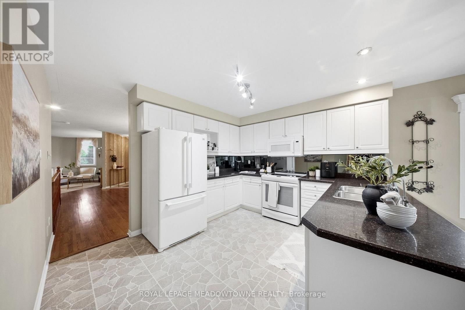 20 HUFFMANN DRIVE Image 20