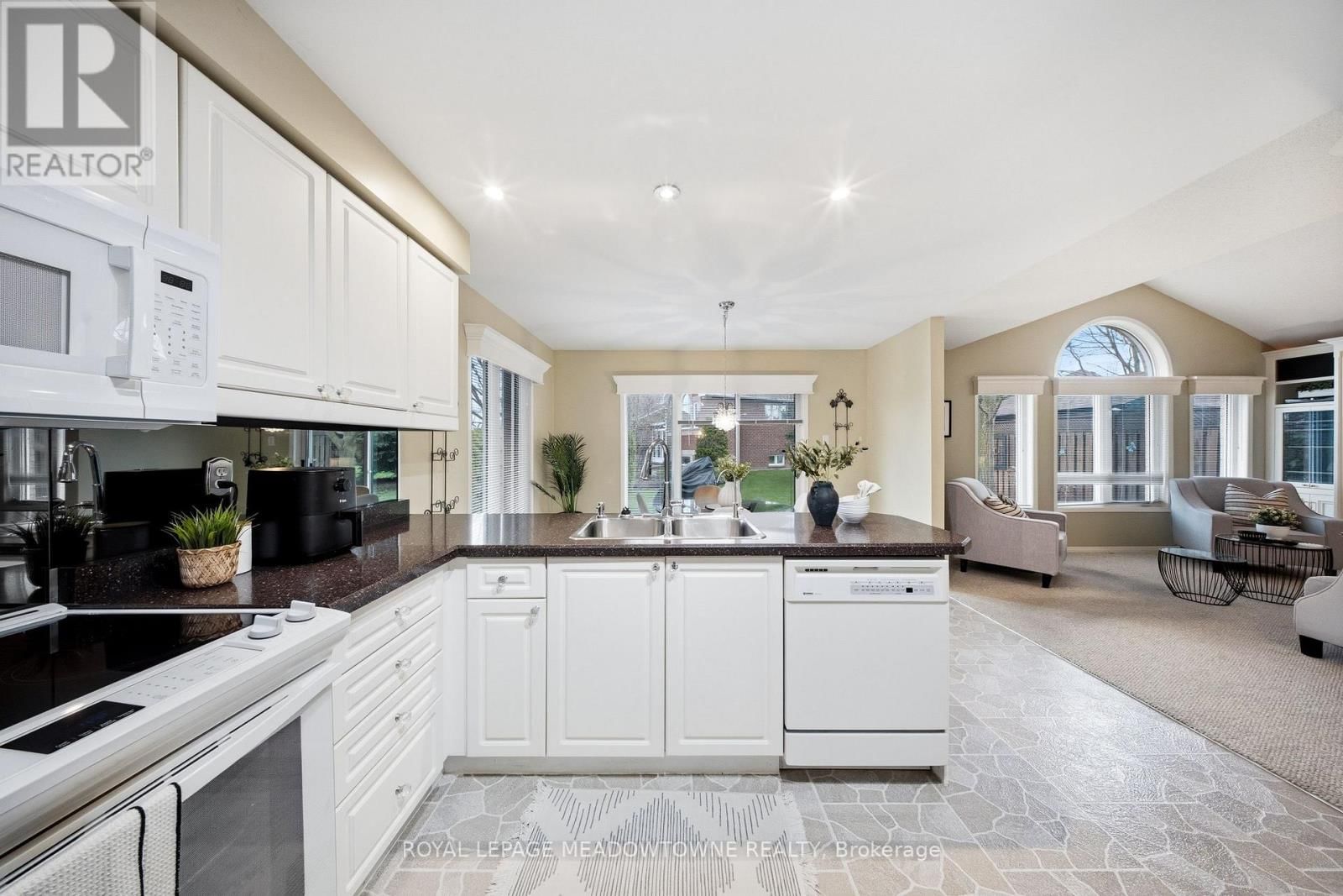 20 HUFFMANN DRIVE Image 21