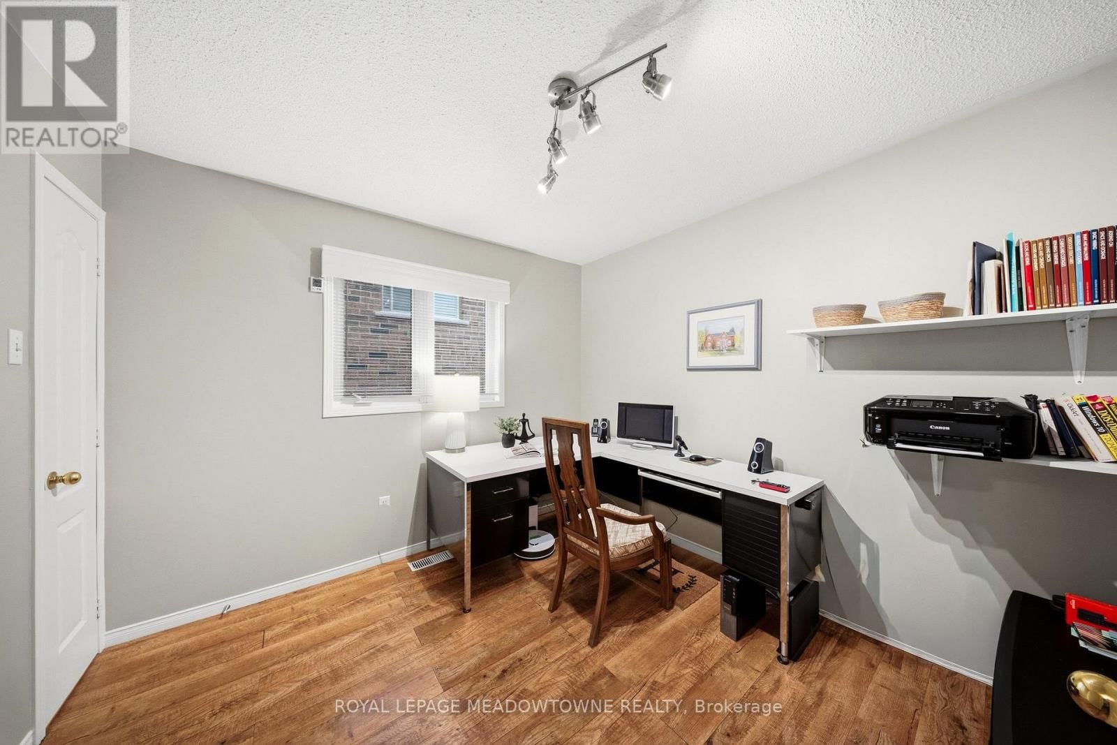 20 HUFFMANN DRIVE Image 29