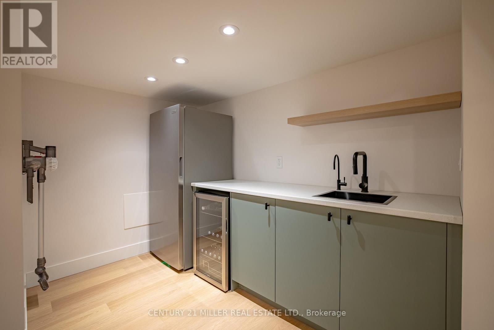 2433 TREVOR DRIVE Image 26