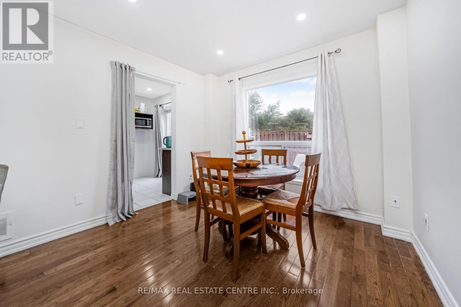 37 - 35 MALTA AVENUE NORTH Image 10