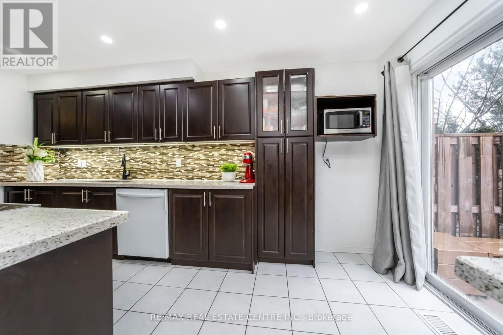 37 - 35 MALTA AVENUE NORTH Image 12