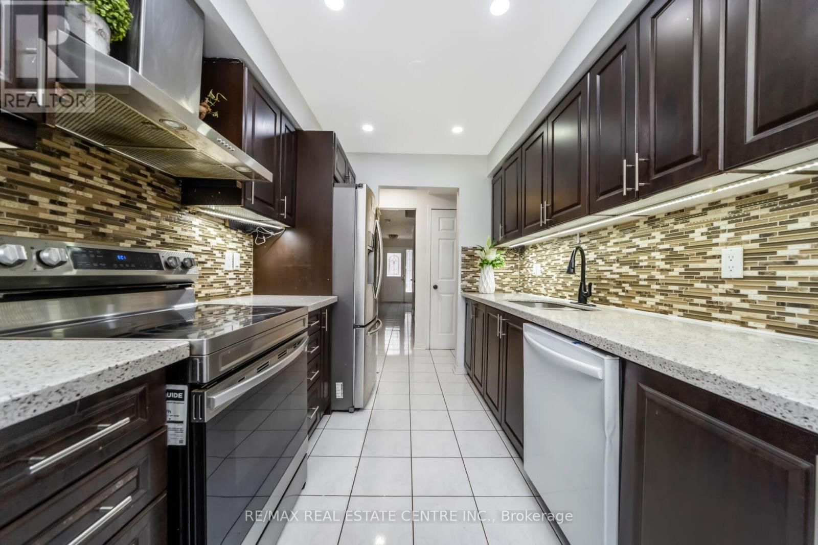 37 - 35 MALTA AVENUE NORTH Image 14