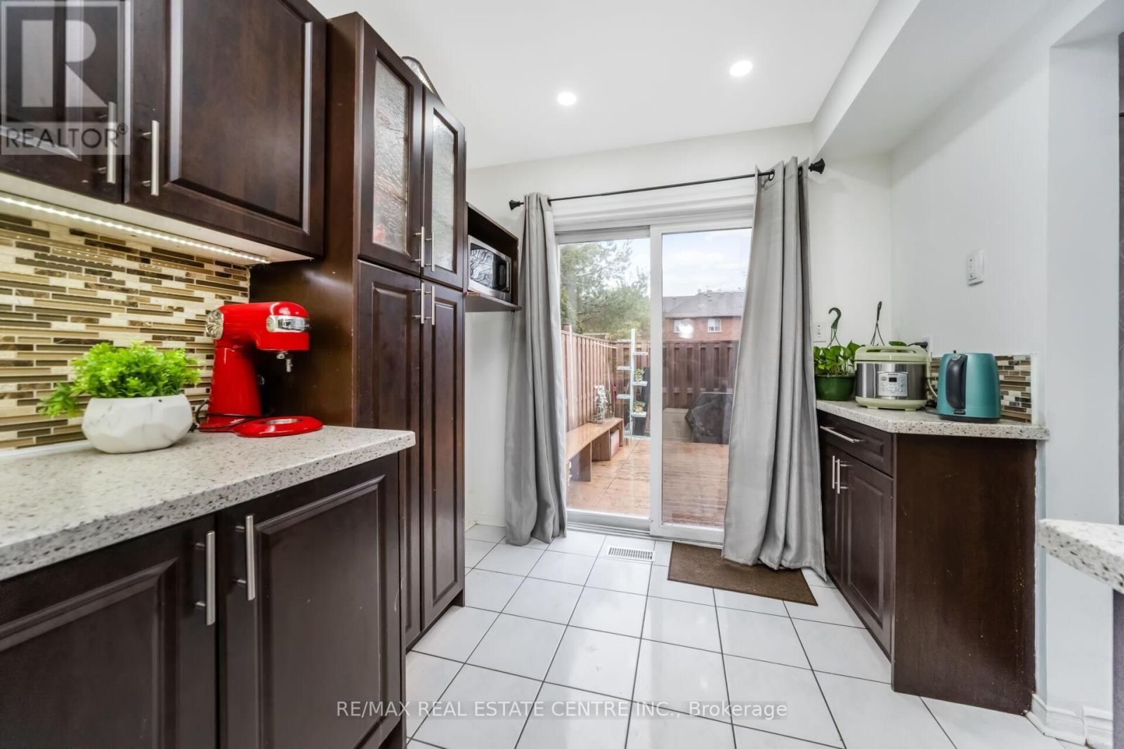 37 - 35 MALTA AVENUE NORTH Image 15