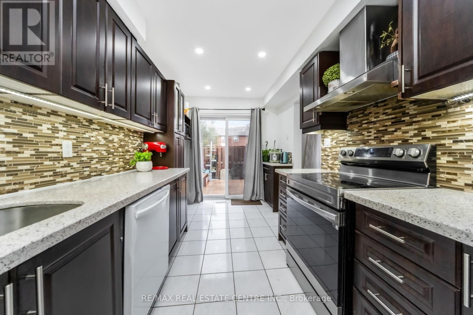 37 - 35 MALTA AVENUE NORTH Image 16