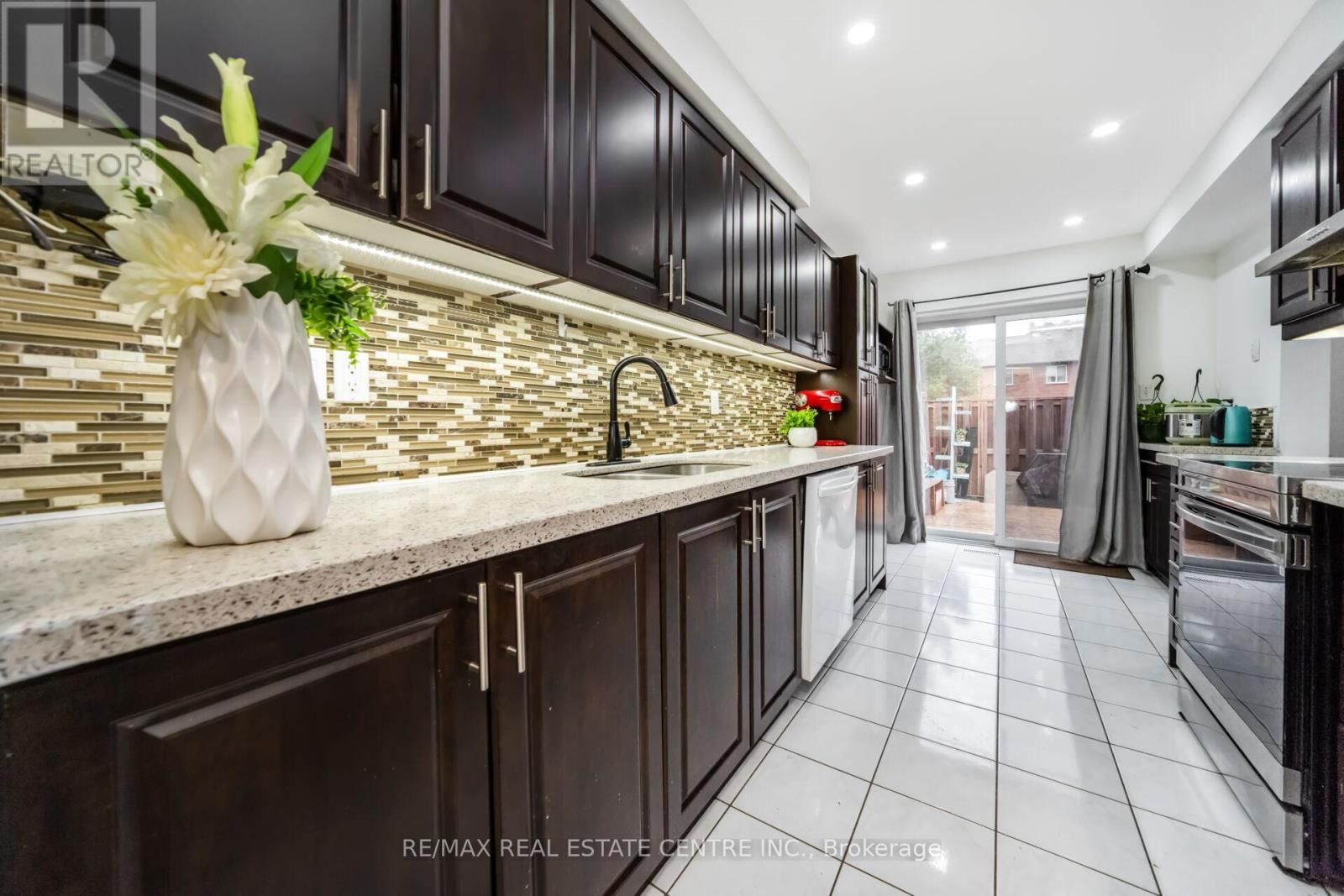 37 - 35 MALTA AVENUE NORTH Image 17