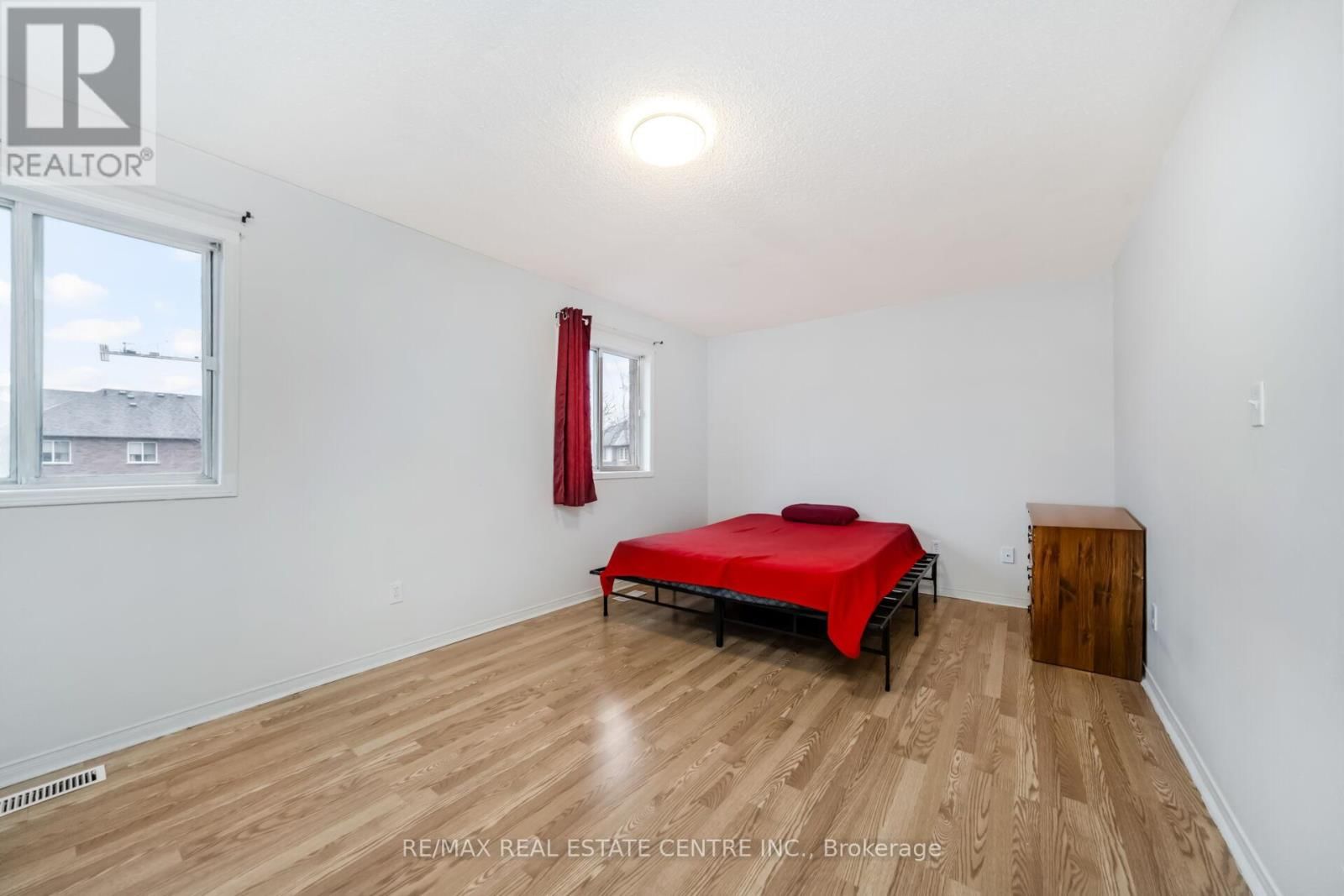 37 - 35 MALTA AVENUE NORTH Image 21