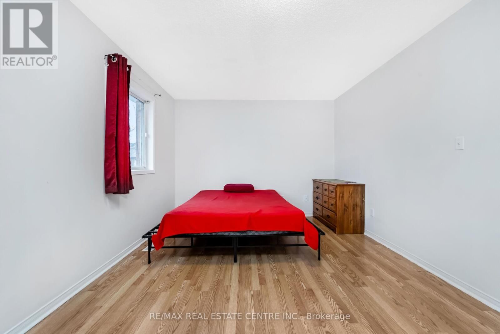 37 - 35 MALTA AVENUE NORTH Image 22