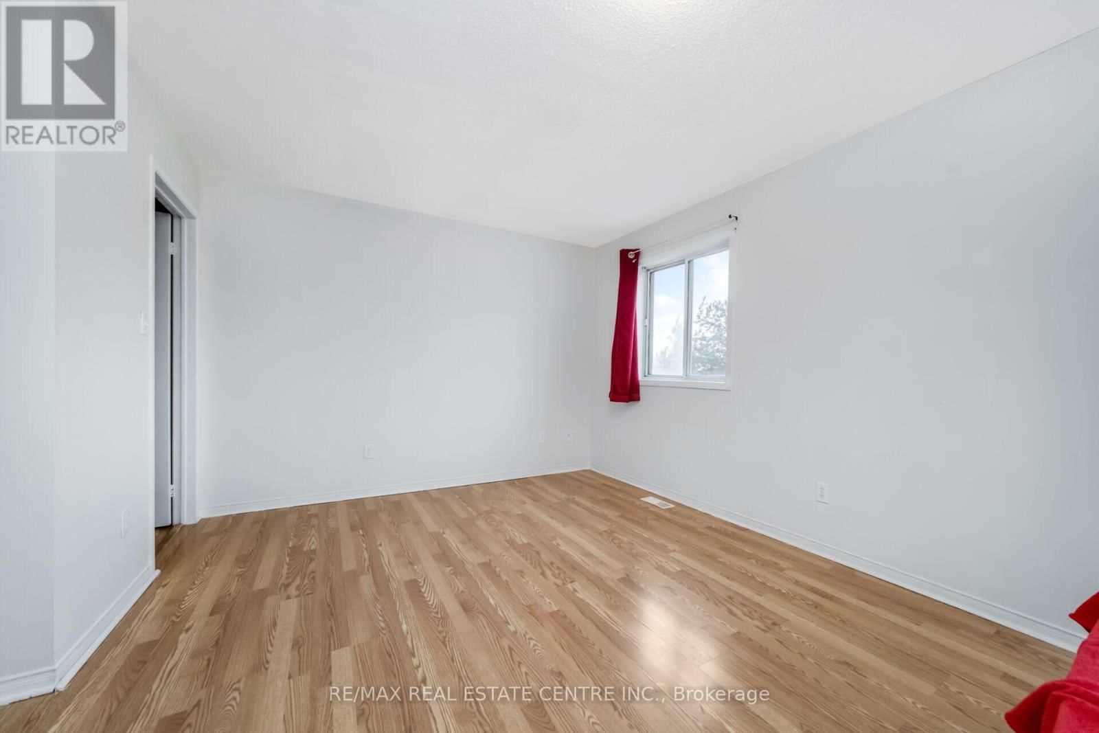 37 - 35 MALTA AVENUE NORTH Image 24