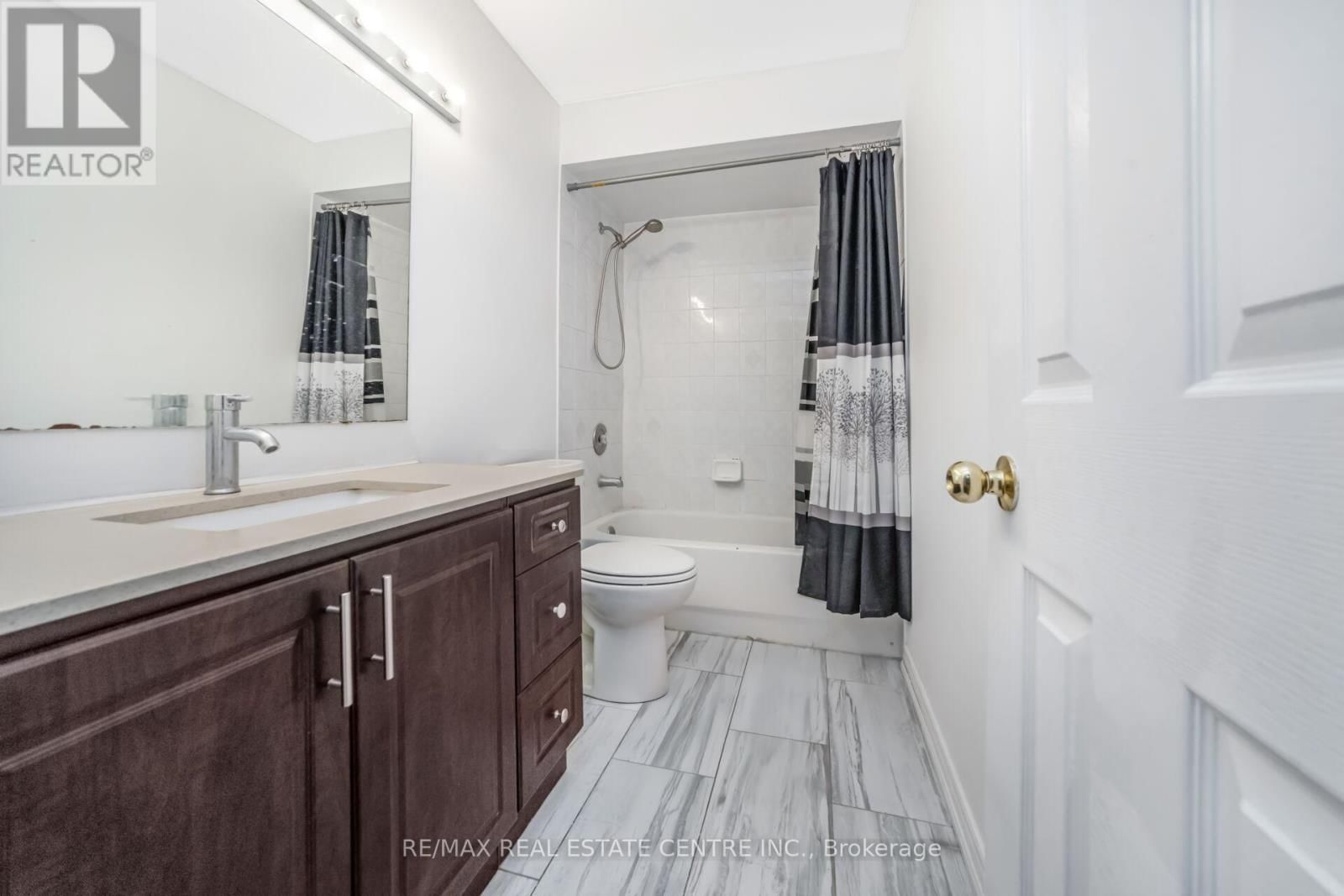 37 - 35 MALTA AVENUE NORTH Image 32