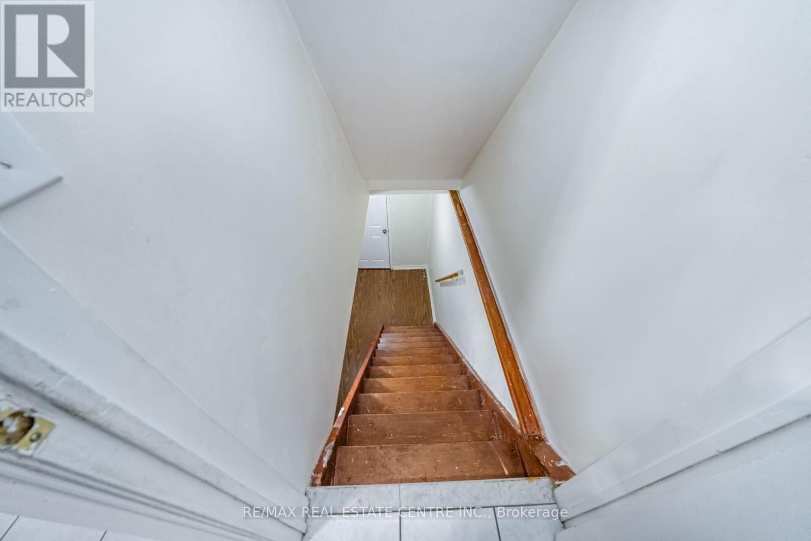 37 - 35 MALTA AVENUE NORTH Image 33