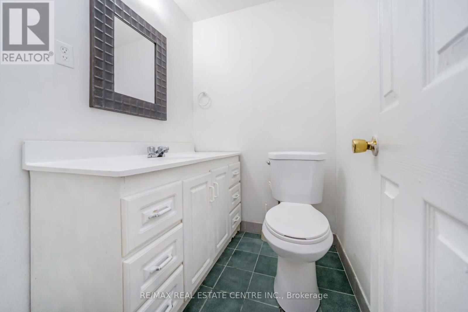 37 - 35 MALTA AVENUE NORTH Image 39