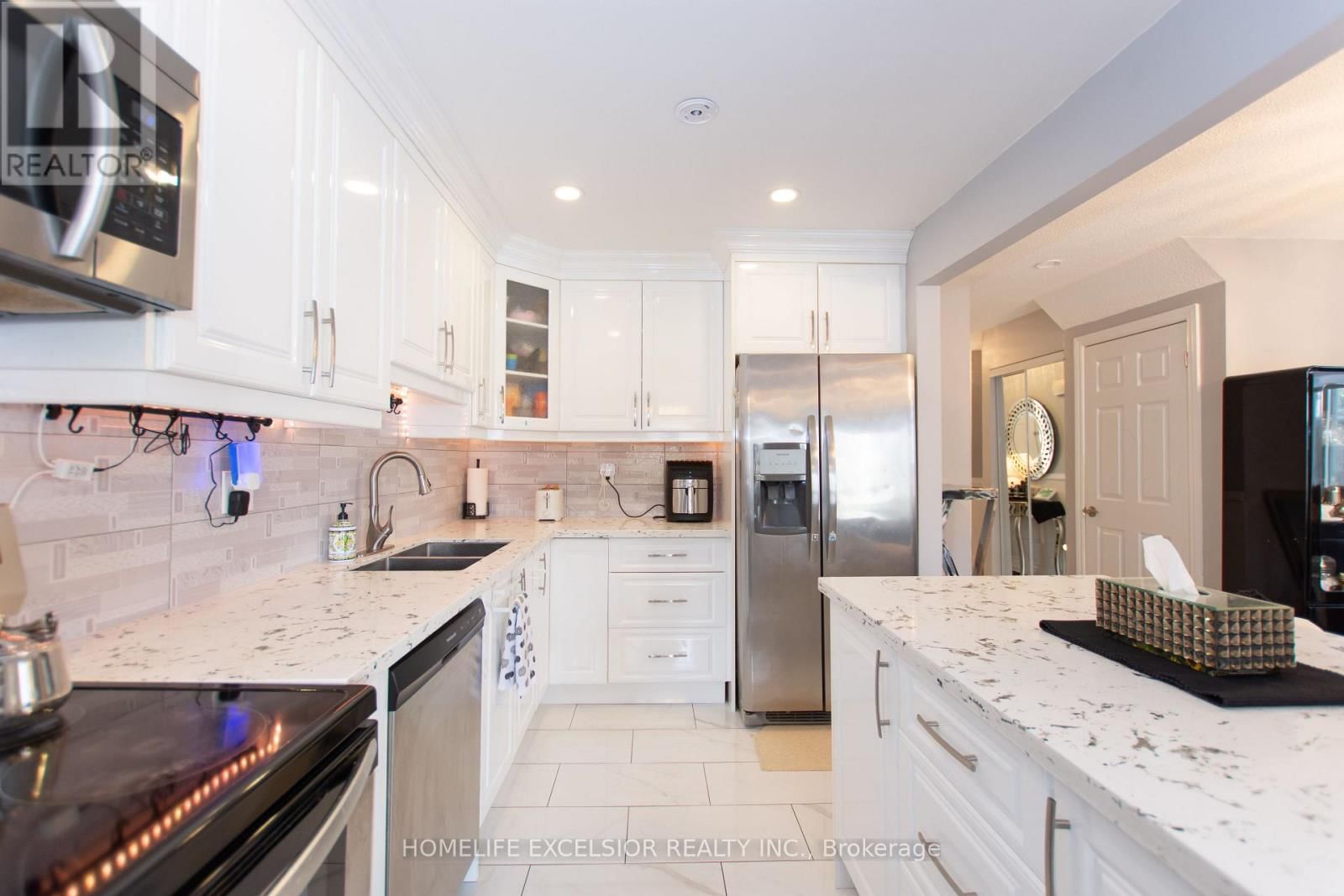 9 - 2200 GLENWOOD SCHOOL DRIVE Image 13