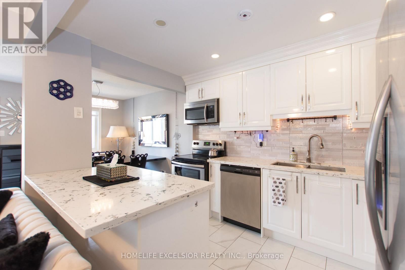 9 - 2200 GLENWOOD SCHOOL DRIVE Image 14